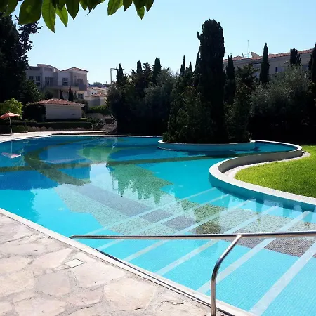 בית נופש Town House Hesperides Gardens פאפוס